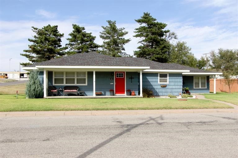 303 Canal Ave, Cimarron, KS 67835 - photo 1