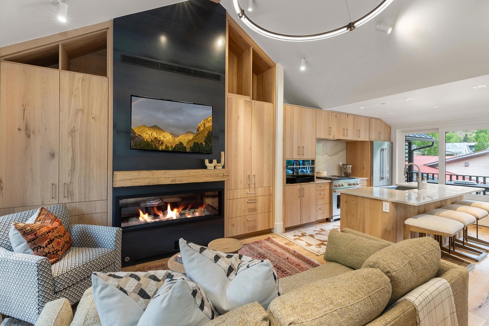 For Sale $8,152,800 • Co-Listing Agent