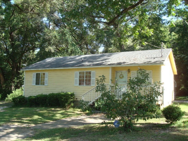 410 Perry St, Bainbridge, GA 39819 - photo 1