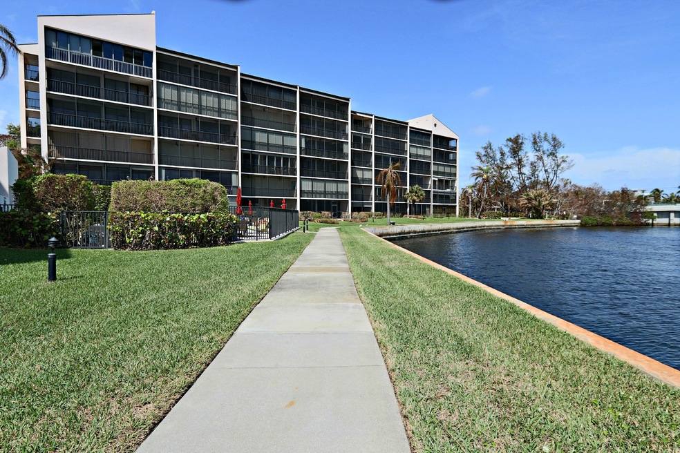 11370 Bldg Exterior Back