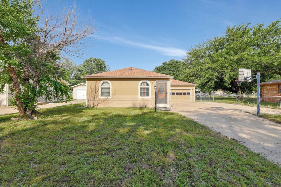 141 N Tracy St, Wichita, KS 67212 - photo 1