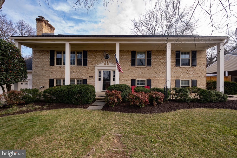 8801 Linton Ln, Alexandria, VA 22308 - photo 1