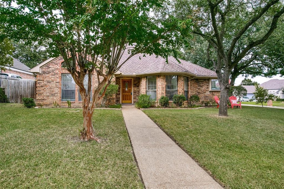 700 Reese Ln, Hurst, TX 76054 - photo 1