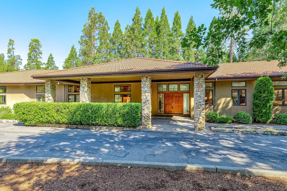 820 Serenity Ln, Grants Pass, OR 97526 - photo 1