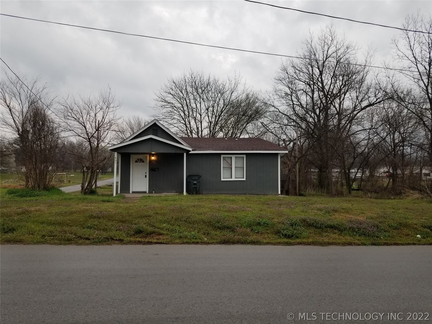 3 bedroom, 1.5 bath on large 
corner lot