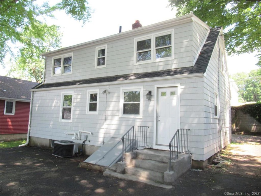 415 Saunders Ave, Bridgeport, CT 06606 - photo 1