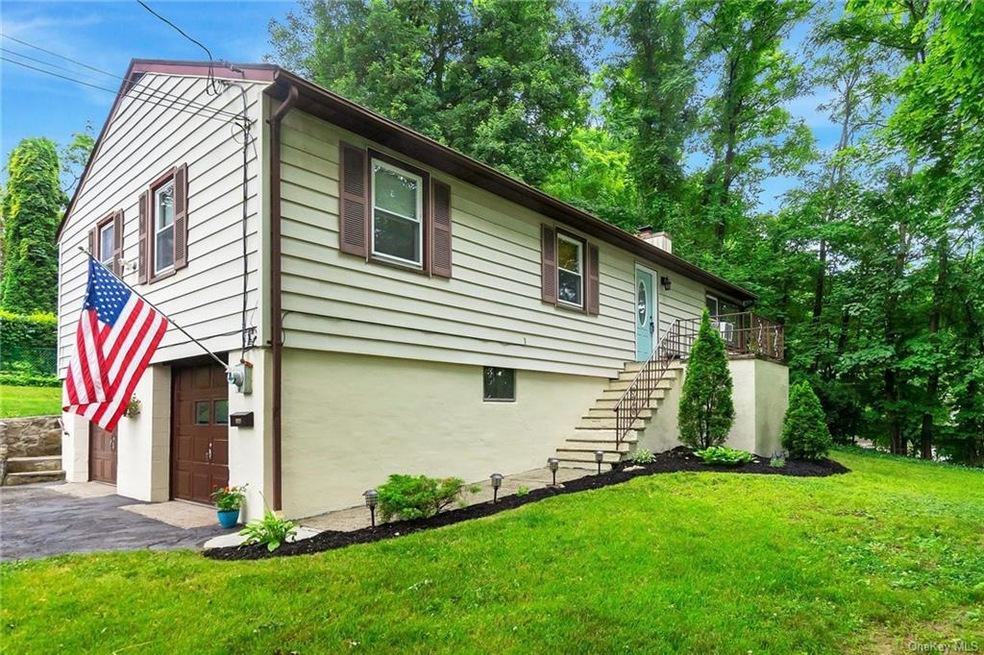 1425 Crompond Rd, Peekskill, NY 10566 - photo 1