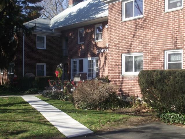 66 Maple Tree Ave unit 6, Stamford, CT 06906 - photo 1