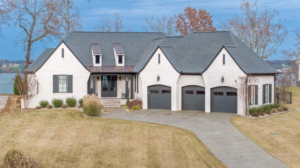 79 Crown Point, Muscle Shoals, AL 35661 - photo 1