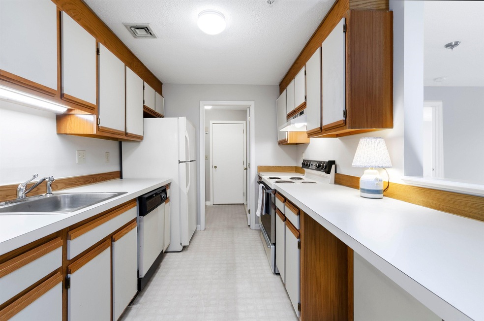 12 Ledgewood Hills Dr unit U107, Nashua, NH 03062 - photo 1