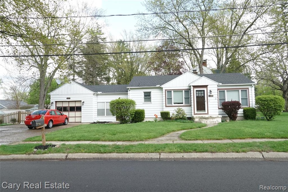 204 Warren Ave, Flushing, MI 48433 - photo 1