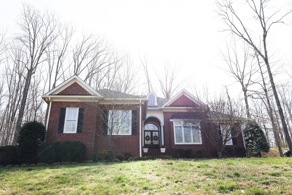 256 Scenic Dr, Dickson, TN 37055 - photo 1