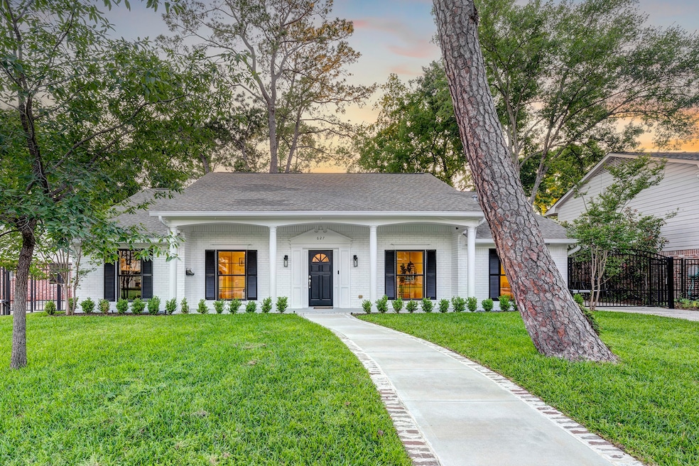 627 Patchester Dr, Houston, TX 77079 - photo 1