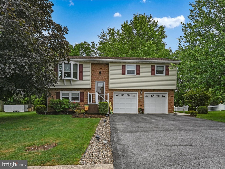 220 E Carpenter Ave, Myerstown, PA 17067 - photo 1