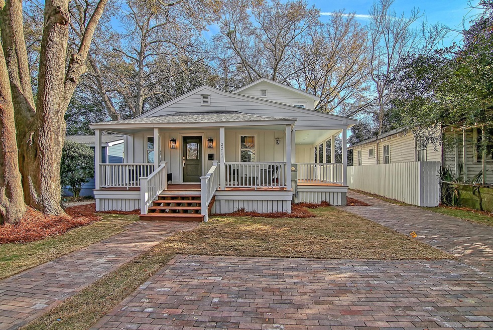 FRONT OF HOUSE 1
