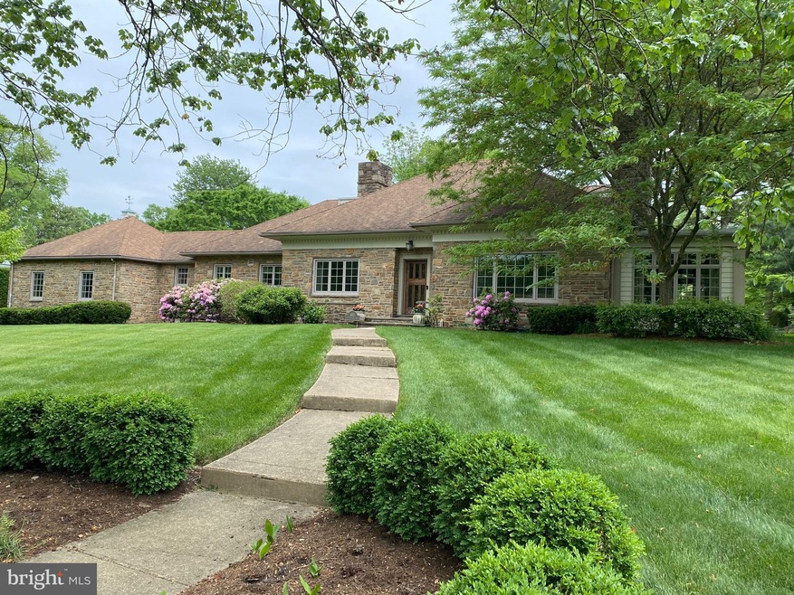 402 Country Club Dr, Wilmington, DE 19803 - photo 1