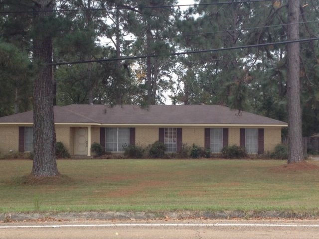 1711 Veterans Blvd, McComb, MS 39648 - photo 1