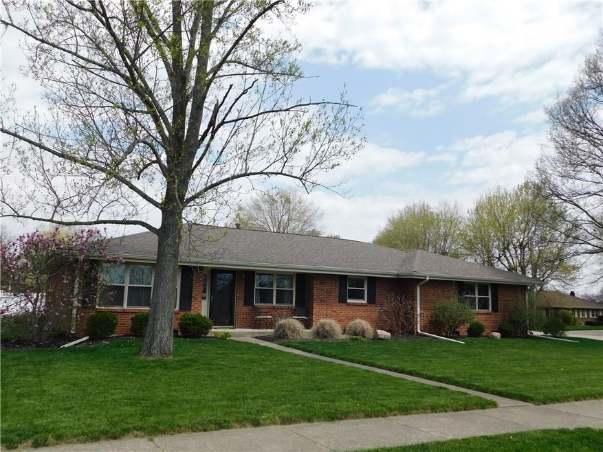 4940 Chapel Dr, Columbus, IN 47203 - photo 1