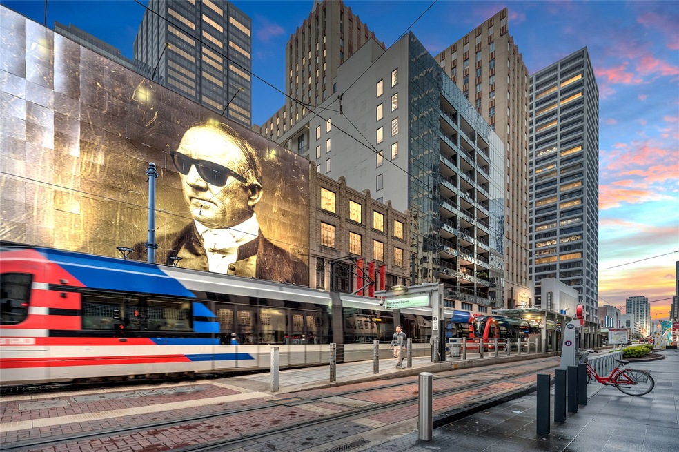 Heart of downtown living with the MetroRail runnin