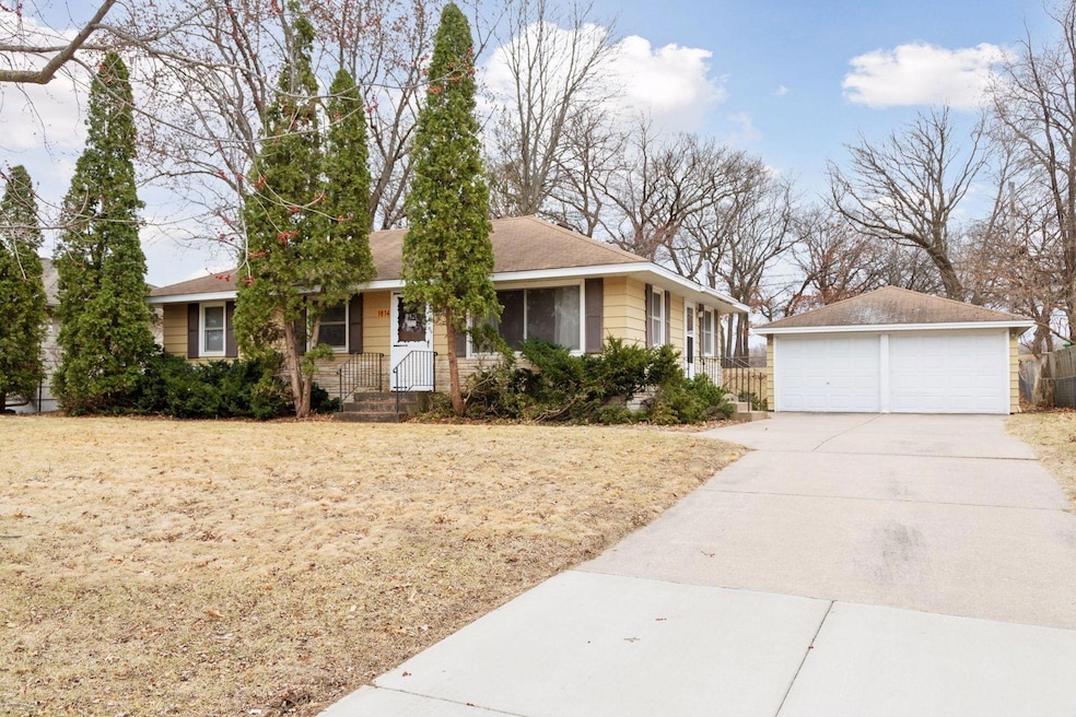 1614 Hillview Rd, Saint Paul, MN 55126 - photo 1