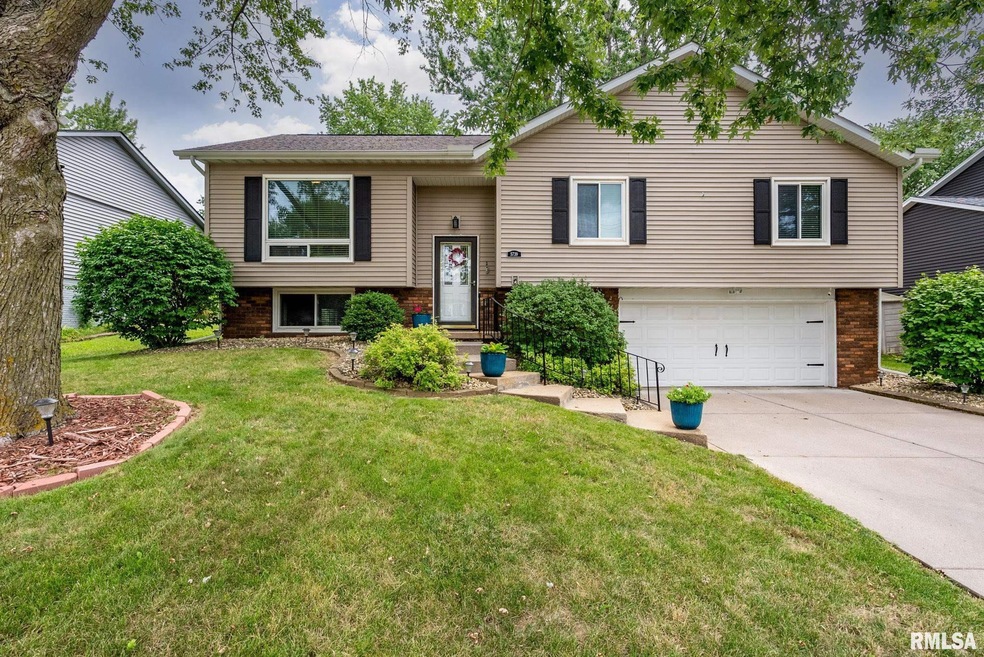 5739 Marquette St, Davenport, IA 52806 - photo 1