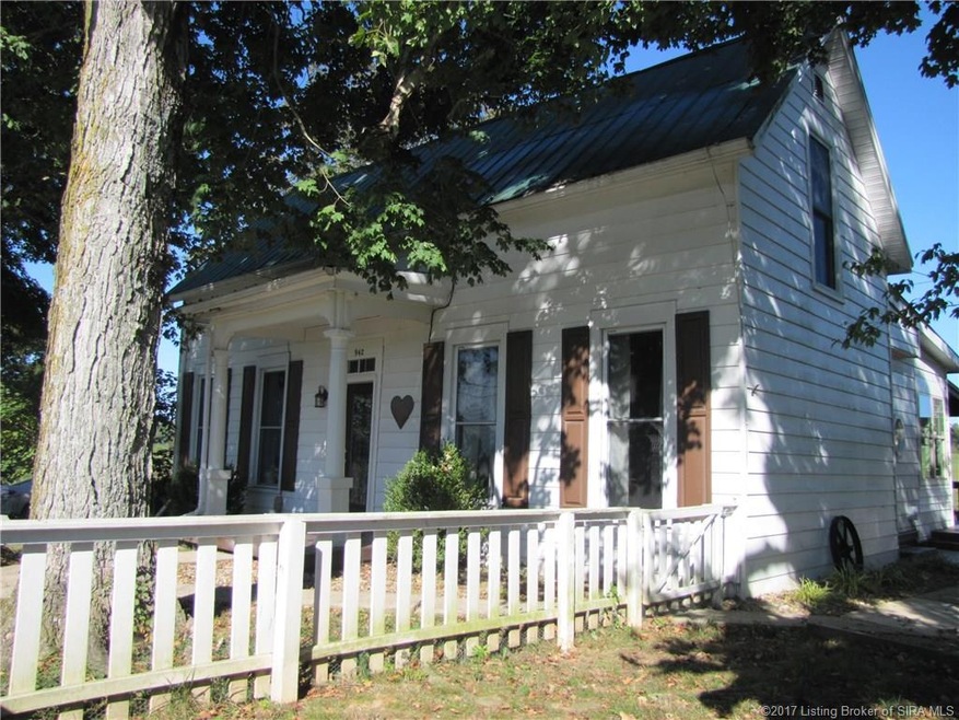 Adorable remodeled farmhouse, with fenced in side 