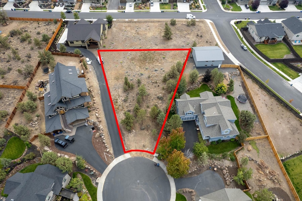 2561 SW 43rd Ct, Redmond, OR 97756 - photo 1