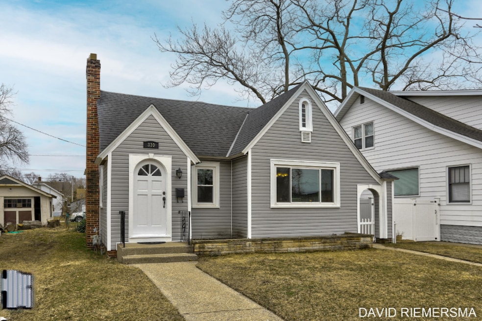 330 W 16th St, Holland-3-2