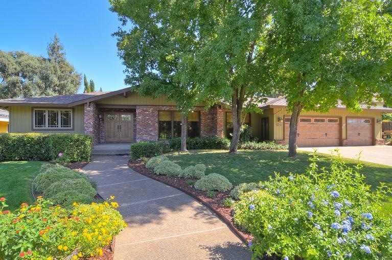 Meticulously cared for hard to find 1-Story on Pre