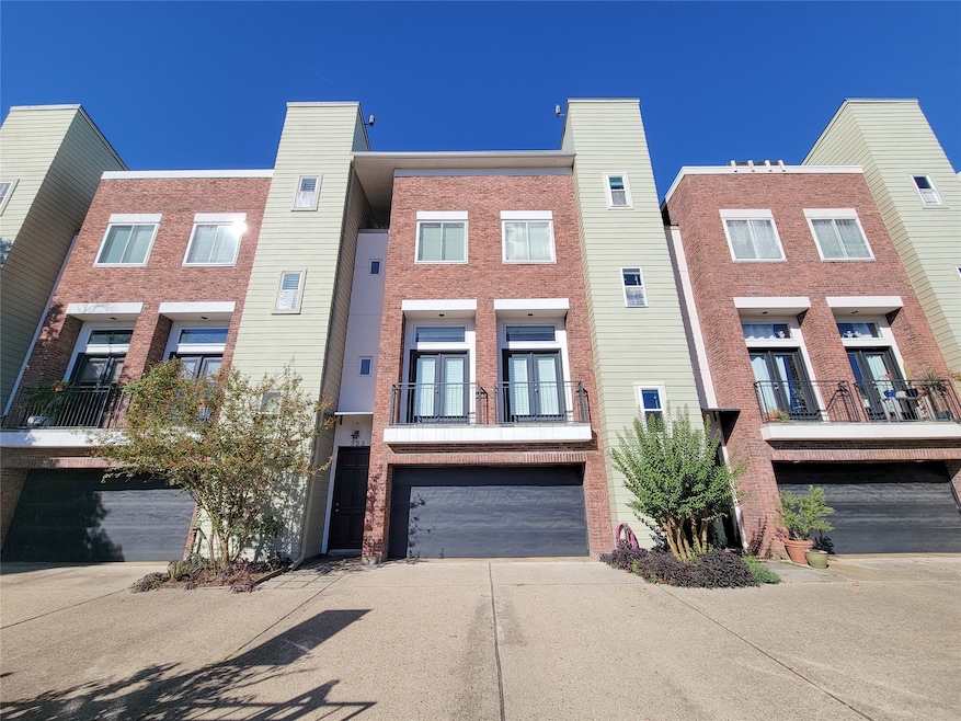 323 E 20th St, Houston, TX 77008 - photo 1