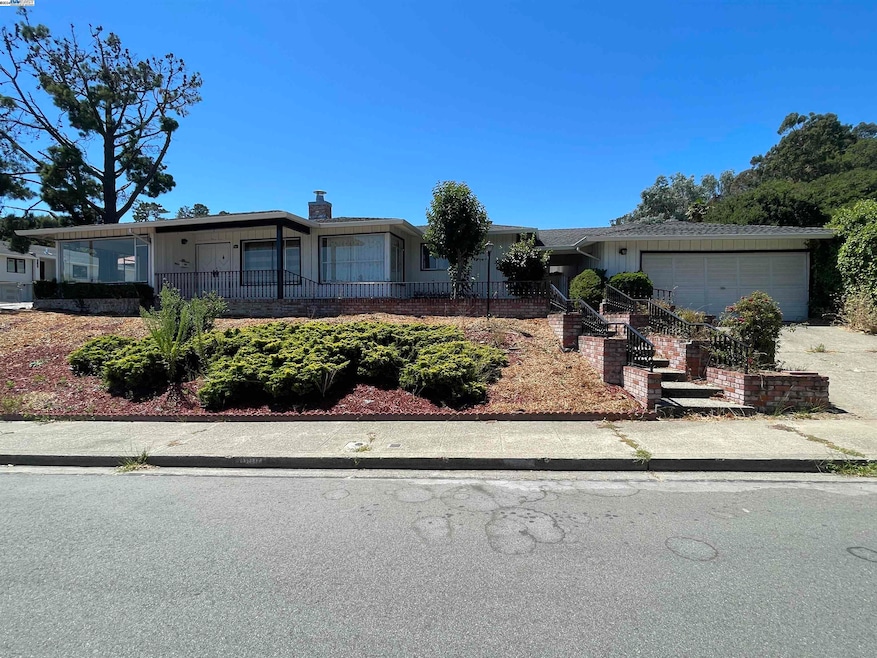 Sold $2,650,000 • Co-Listing Agent