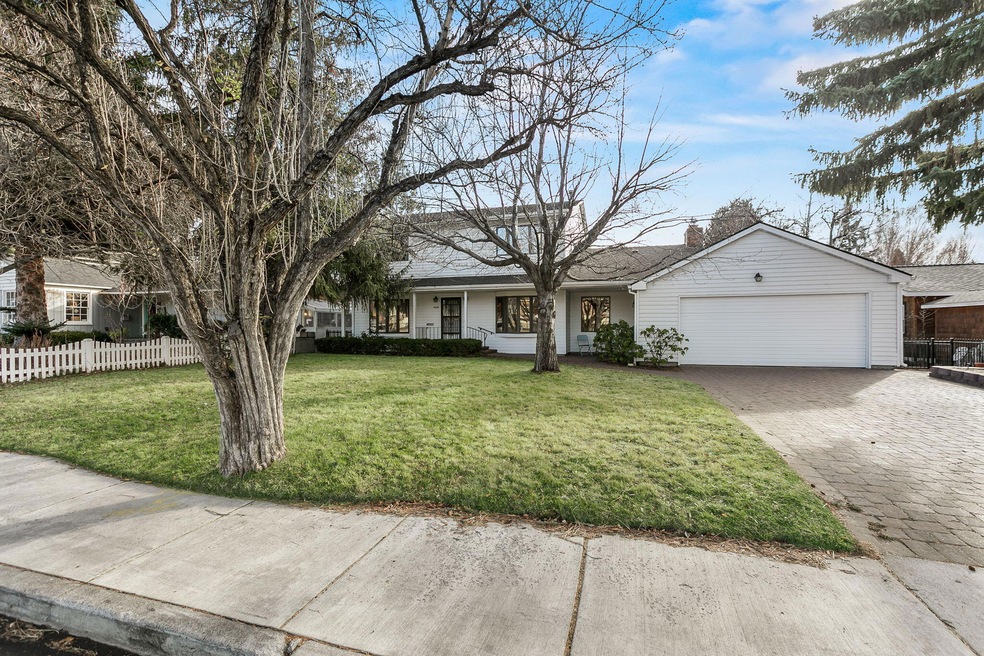 1426 NW Harmon Blvd, Bend, OR 97701 - photo 1