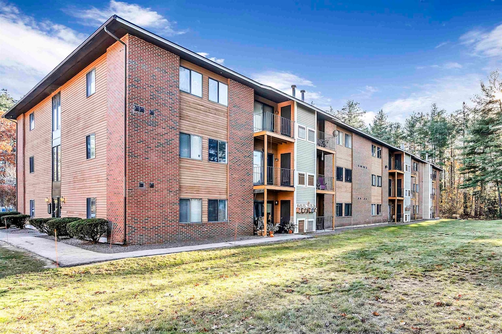 19 Blackstone Dr unit U1928, Nashua, NH 03063 - photo 1