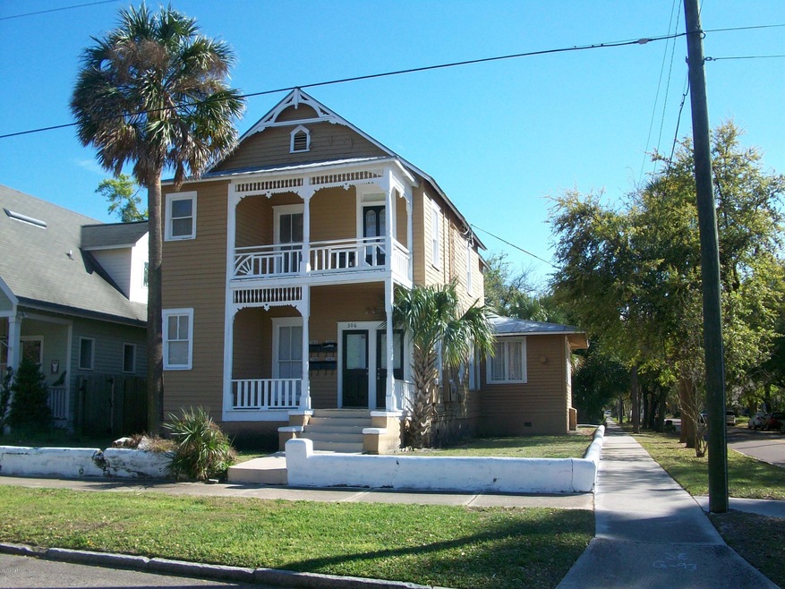 306 E Third Street 001