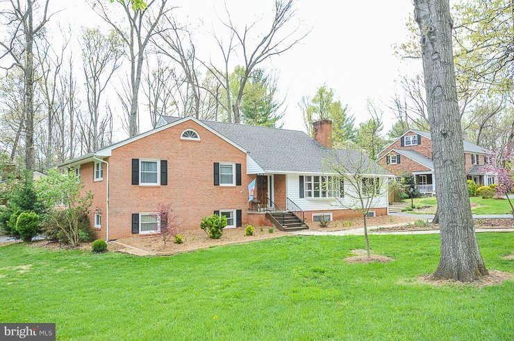 8901 Southwick St, Fairfax, VA 22031 - photo 1