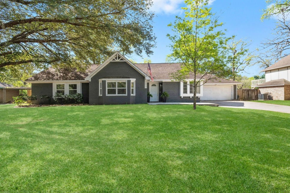 2617 N Woodloch St, Conroe, TX 77385 - photo 1