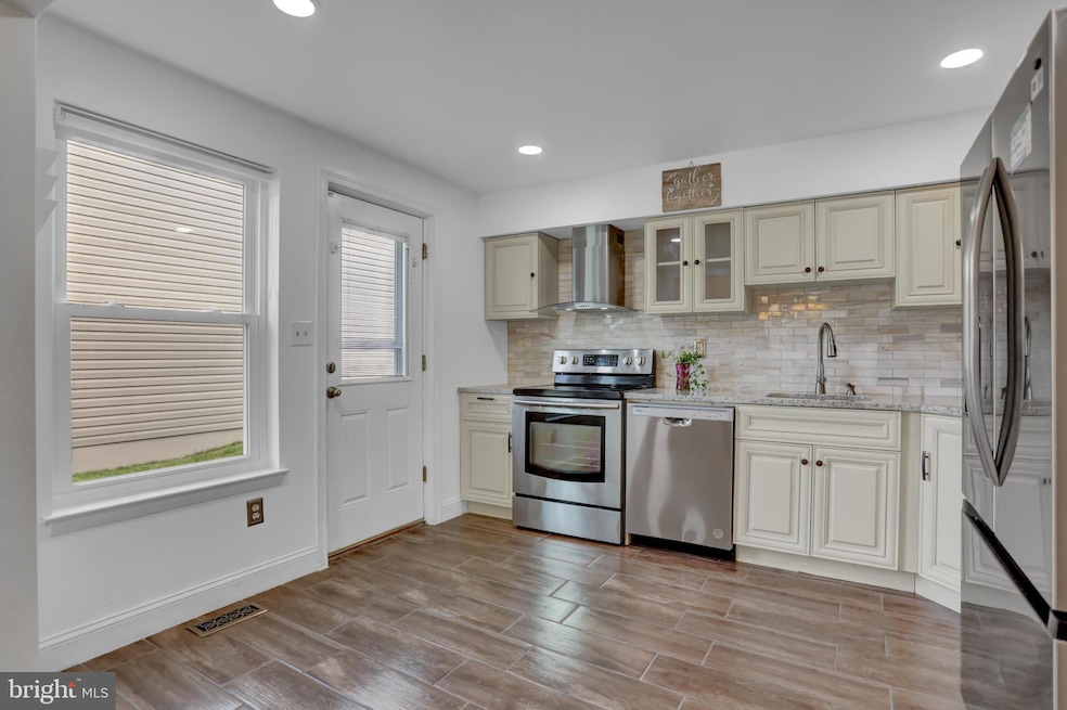 9013 Perryvale Rd, Nottingham, MD 21236 - photo 1