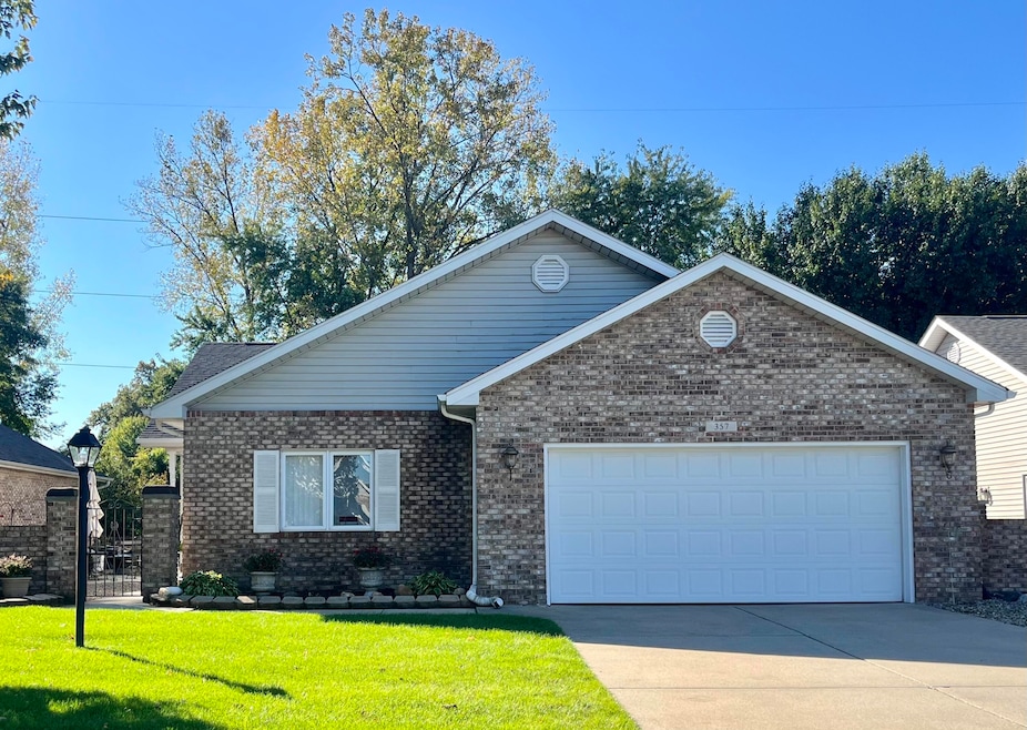 357 Azalea Dr, Hobart, IN 46342 - photo 1