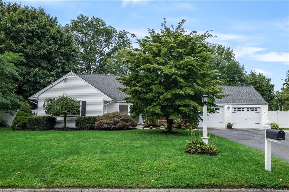 575 Wigwam Ln, Stratford, CT 06614 - photo 1