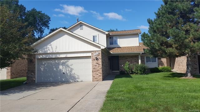 29757 Arnell Ct, Roseville, MI 48066 - photo 1