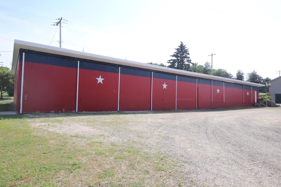 120 Dix Rd, Mount Calvary, WI 53057 - photo 1