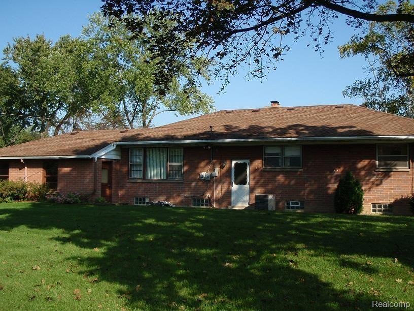 719 Phillips Ave, Clawson, MI 48017 - photo 1