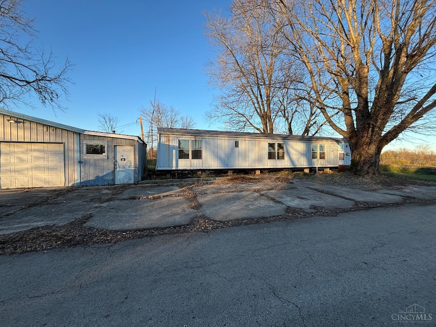 17 S Nixon Ave, Peebles, OH 45660 - photo 1