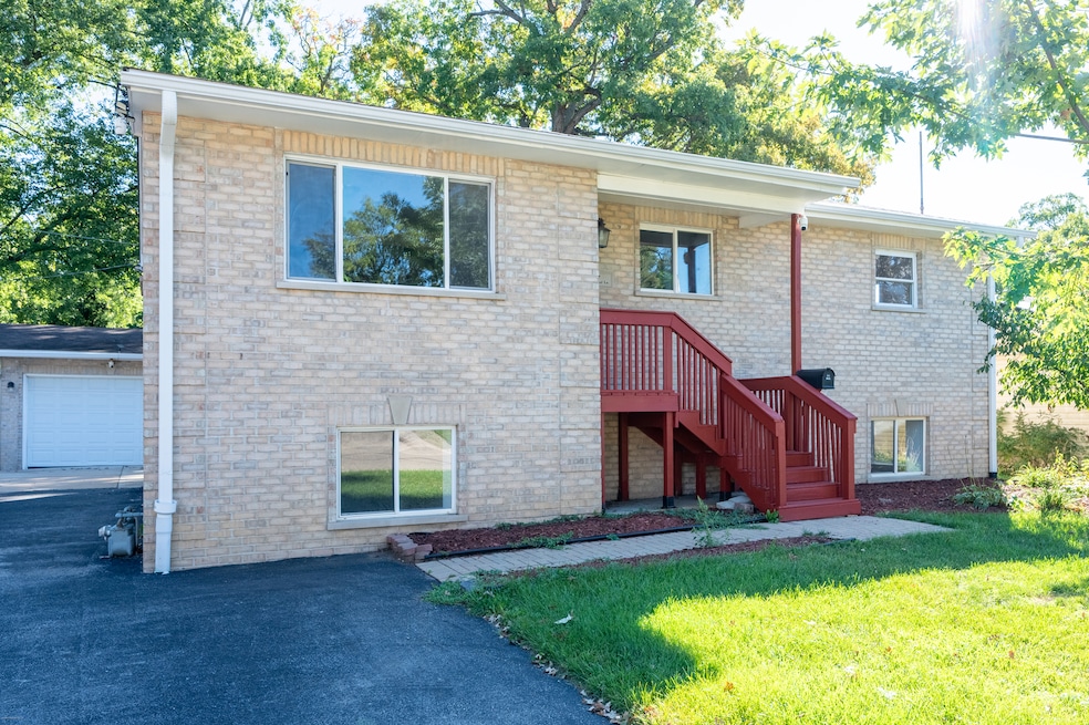 7 Cardinal Ln, Carpentersville, IL 60110 - photo 1