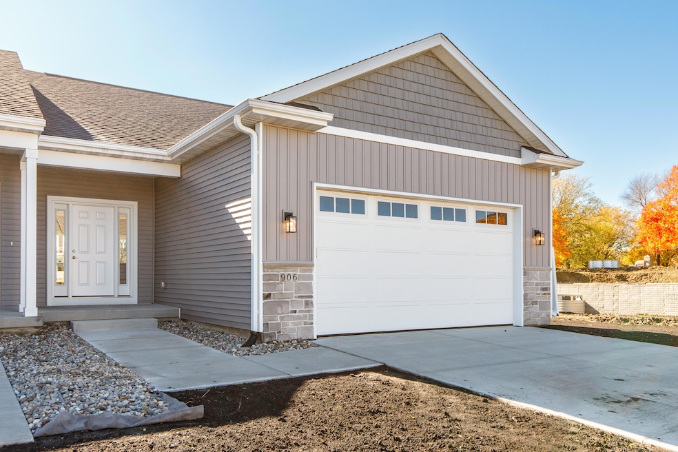 904 Henryson St, Story City, IA 50248 - photo 1