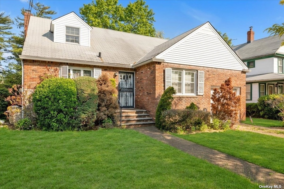 41 7th St, Valley Stream, NY 11581 - photo 1