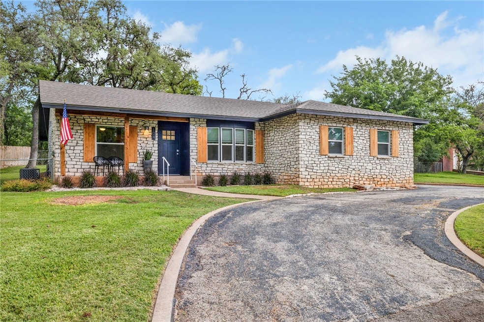 104 Glenwood Dr, Fredericksburg, TX 78624 - photo 1