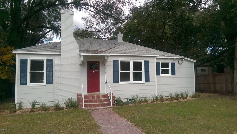 Front 1905 St. Charles Pl