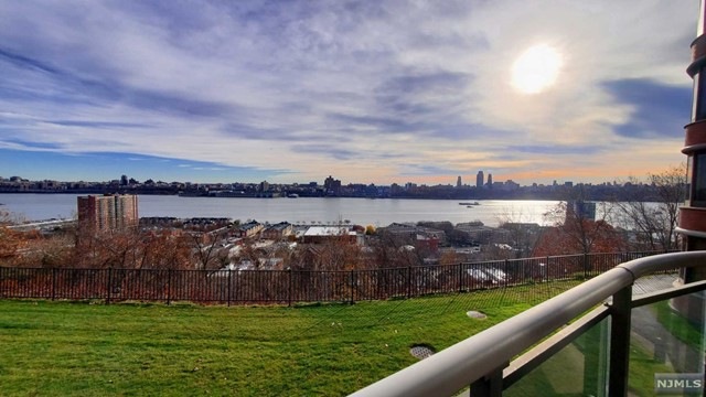 100 Carlyle Dr Unit 2SL, Cliffside Park, NJ 07010 | MLS# 22042908