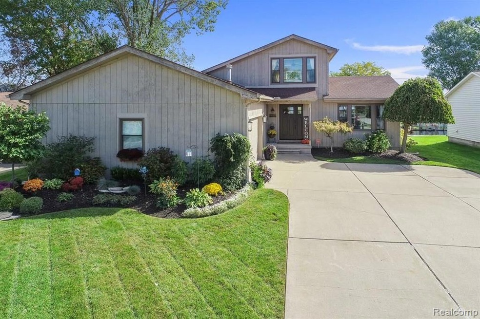 Welcome home! 7228 Bayview Shores